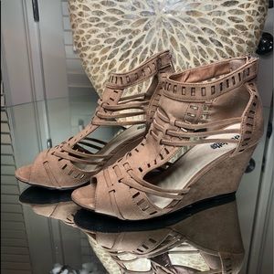 Chic Woven Peep Toe Wedges